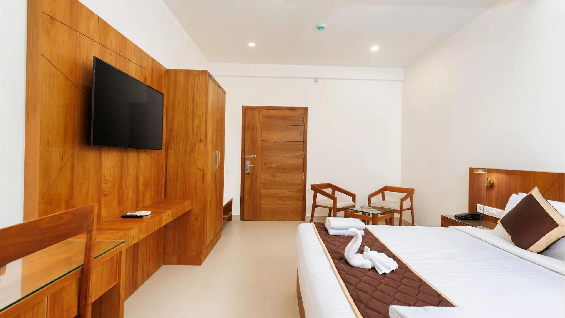 Hotel Lincoln Square Thekkady Indie