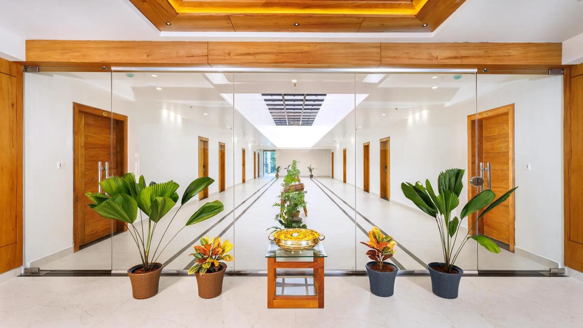 Hotel Lincoln Square Thekkady