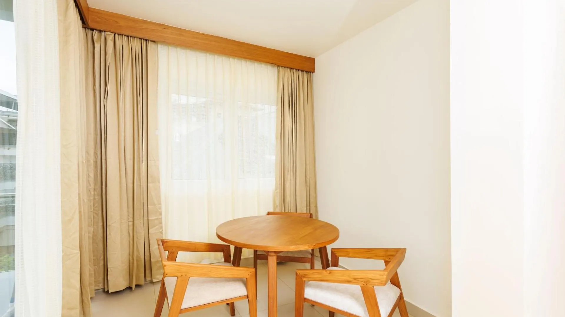 Hotel Lincoln Square Thekkady